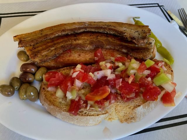 Pa amb oli amb panceta